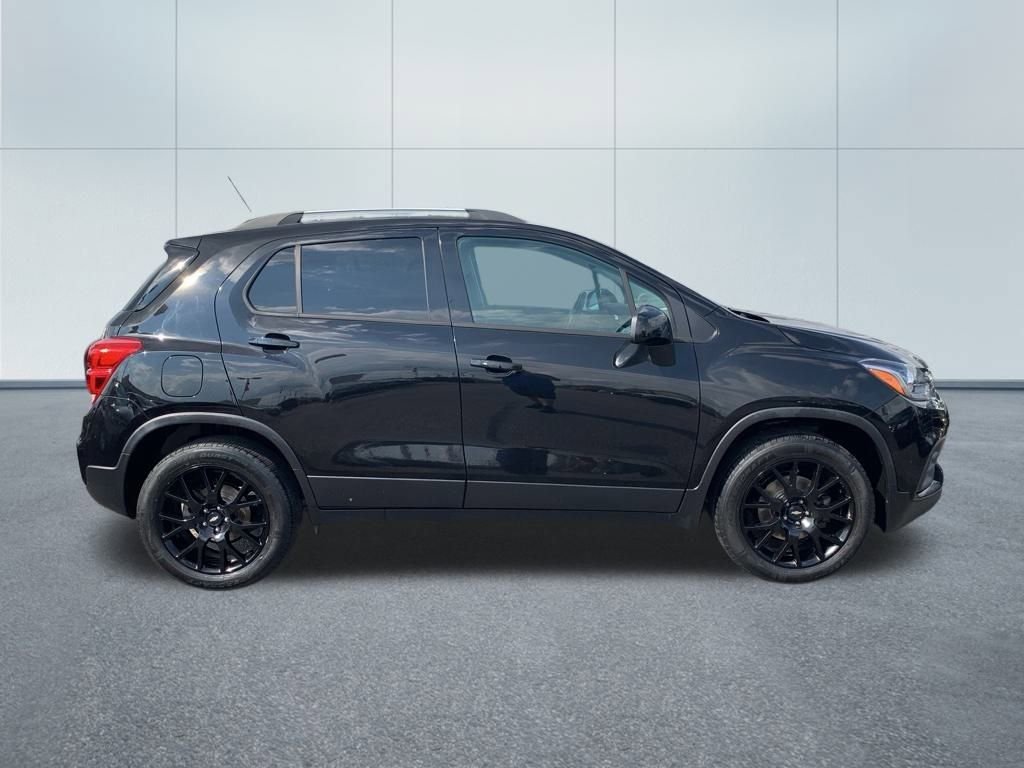 2022 Chevrolet Trax LT photo 2