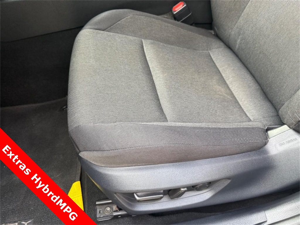 2025 Toyota Camry LE photo 15
