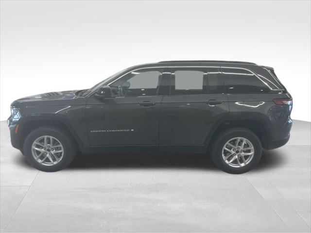 2025 Jeep Grand Cherokee Laredo X photo 3