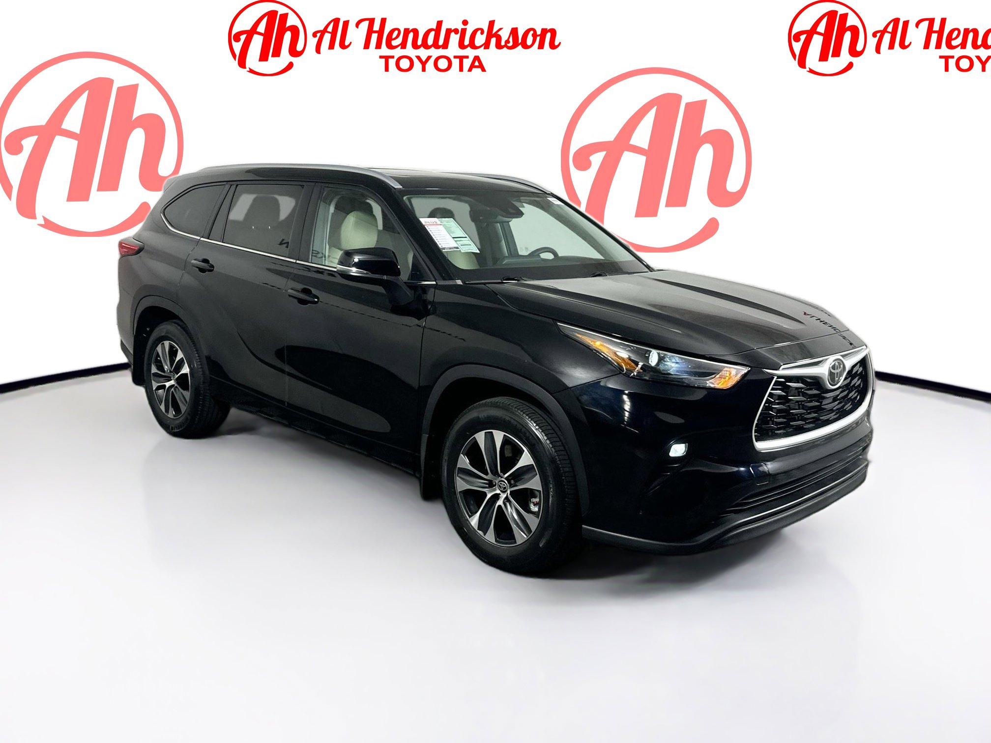 2023 Toyota Highlander XLE's photo