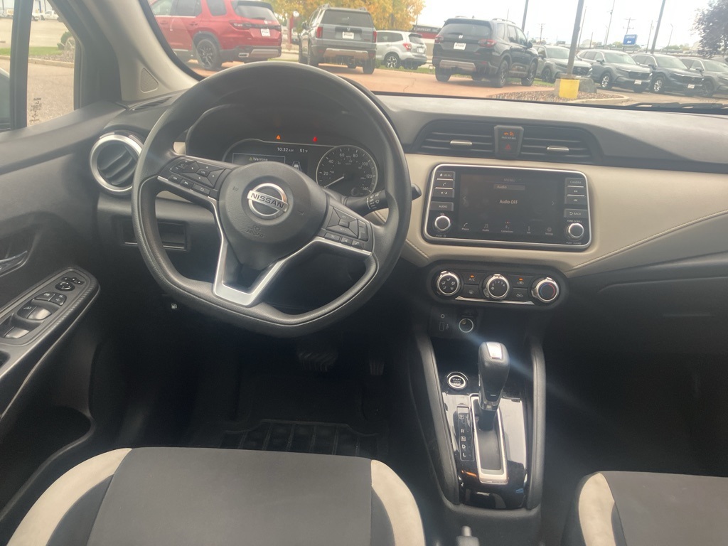 2021 Nissan Versa SV photo 9