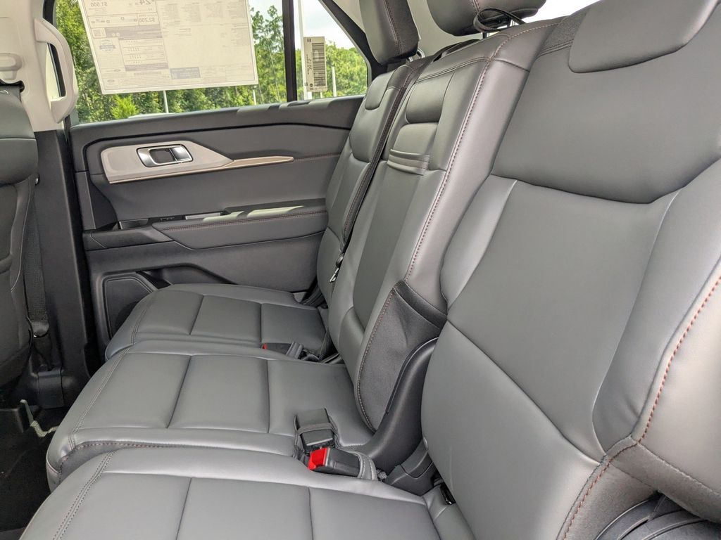 2025 Ford Explorer photo 15
