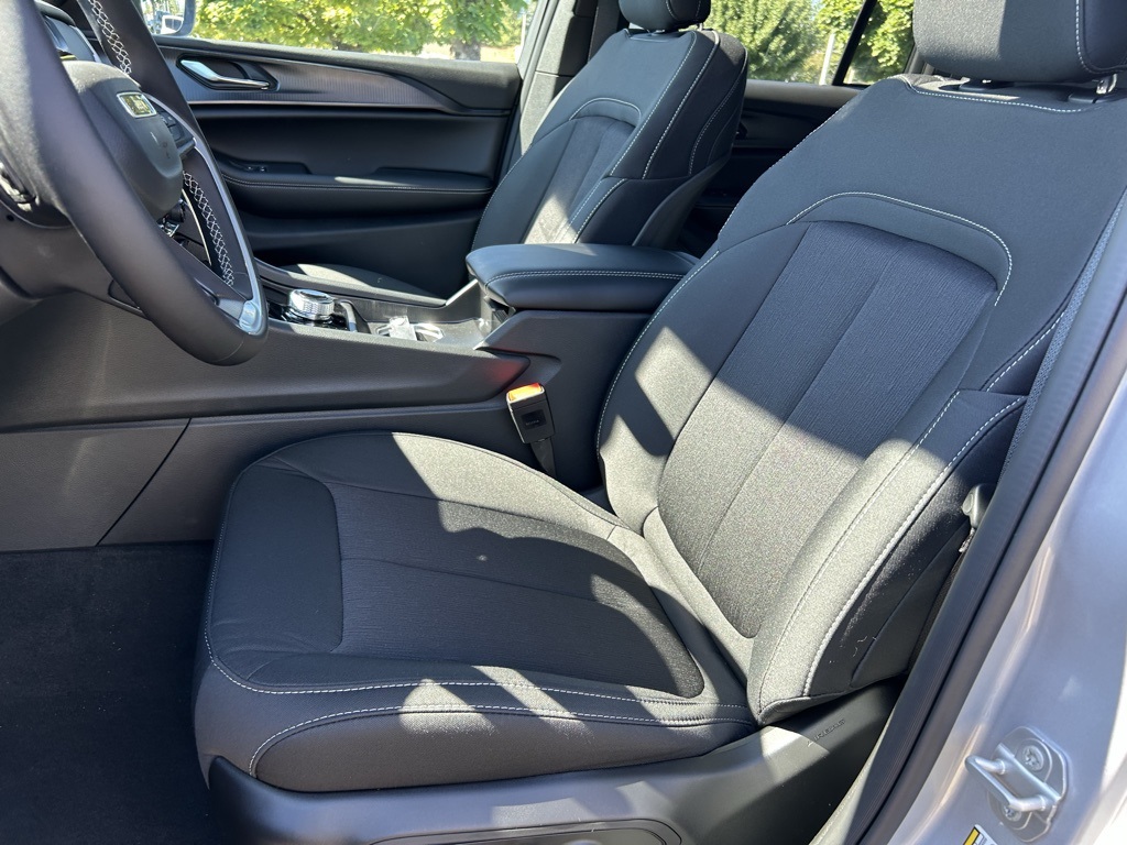 2025 Jeep Grand Cherokee Laredo X photo 22