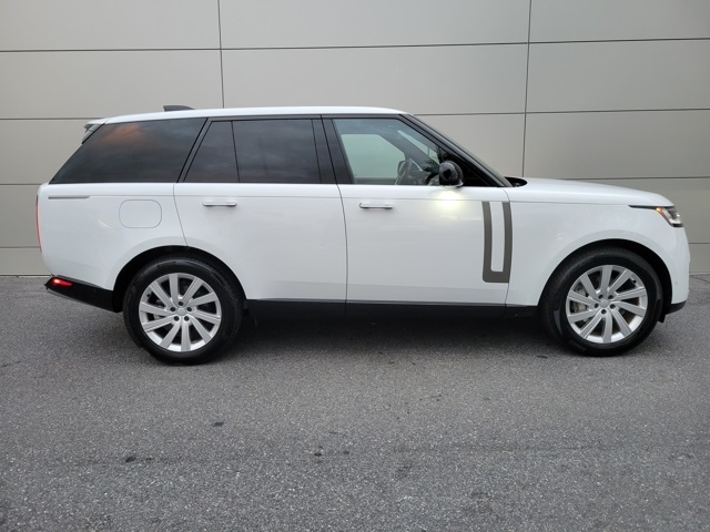 2025 Land Rover Range Rover SE photo 8