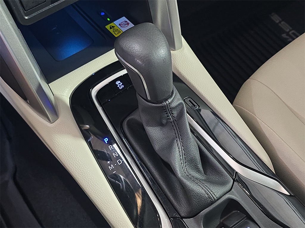 2022 Toyota Corolla Cross XLE photo 25