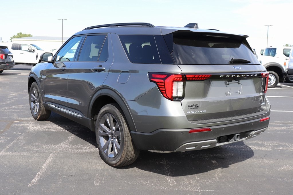 2025 Ford Explorer photo 3