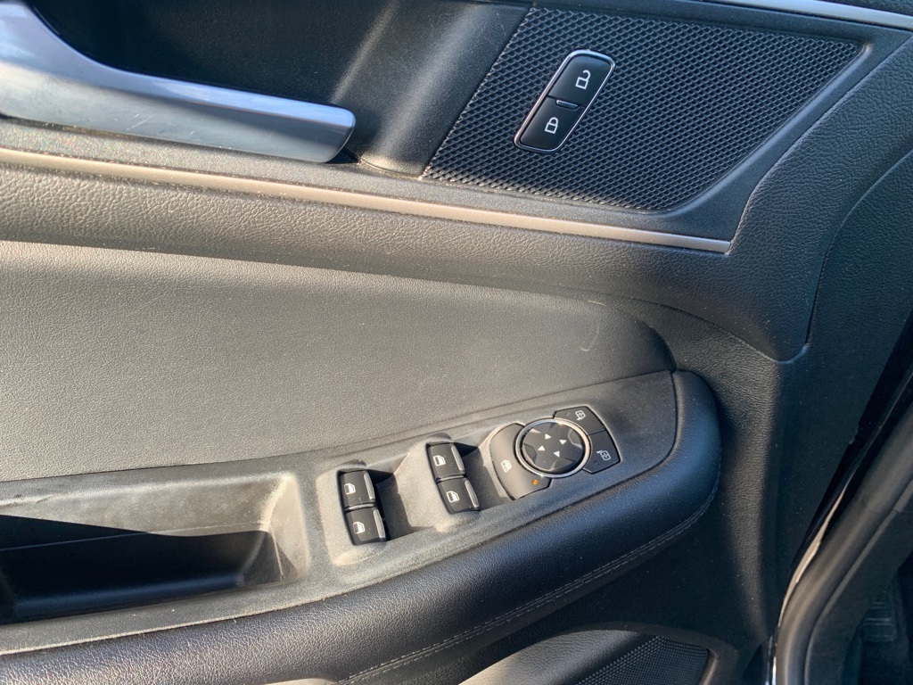 2022 Ford Edge SEL photo 4