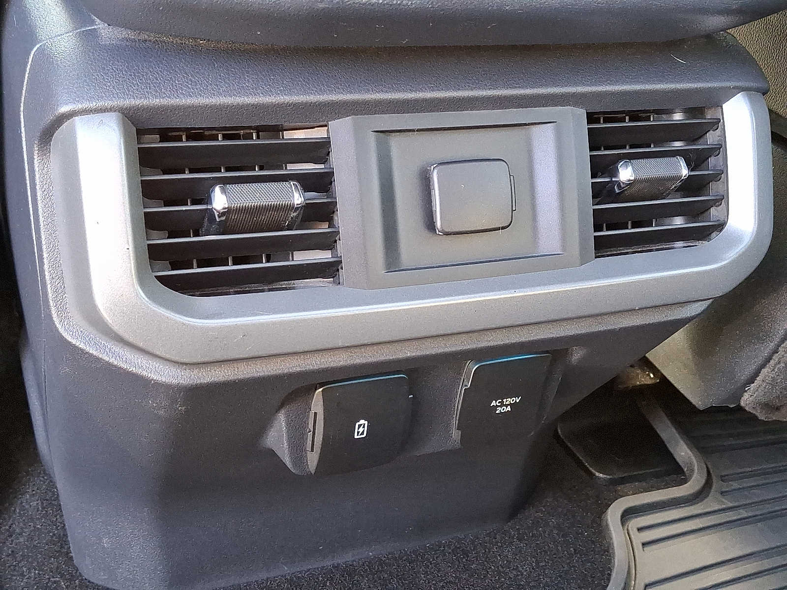 2022 Ford F-150 Lariat photo 11