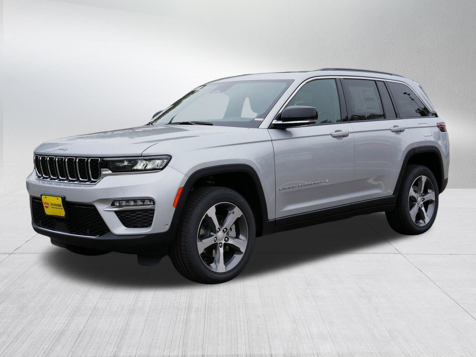 2025 Jeep Grand Cherokee Limited photo 3
