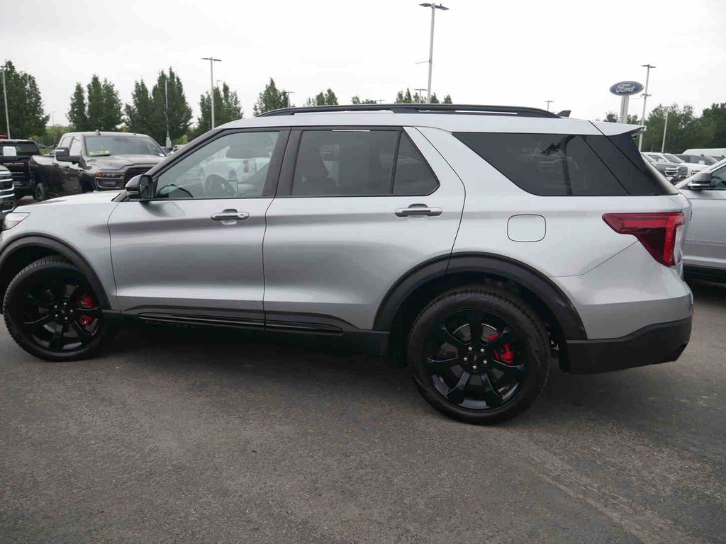 2024 Ford Explorer ST photo 17