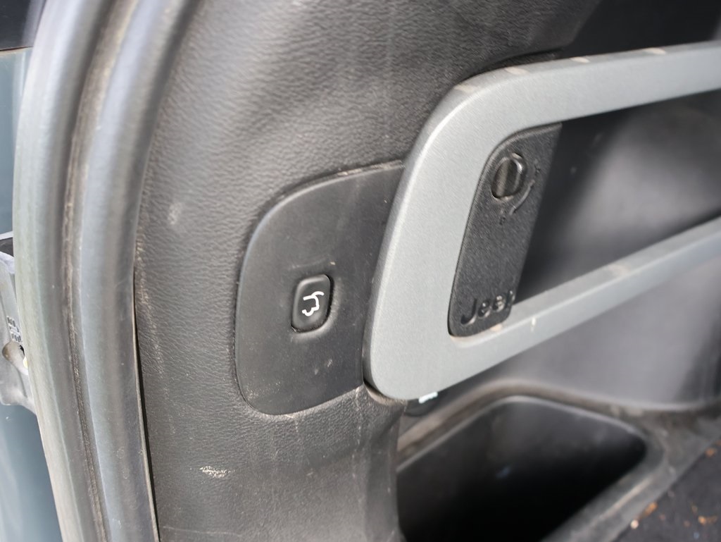 2014 Jeep Cherokee Trailhawk photo 14