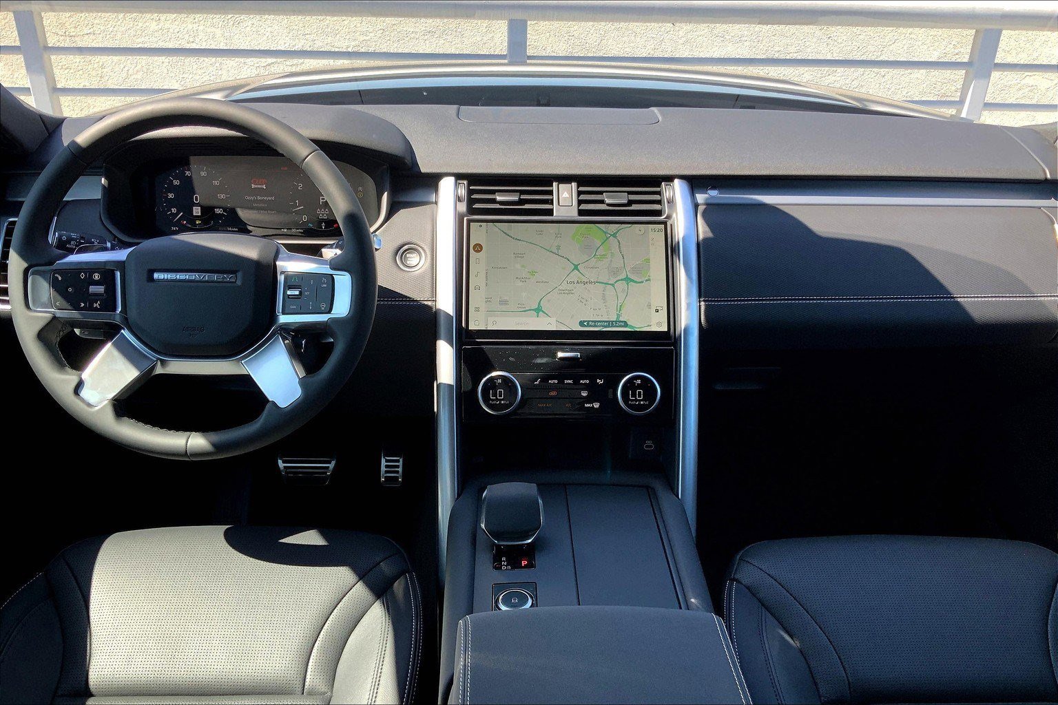 2025 Land Rover Discovery SE photo 10