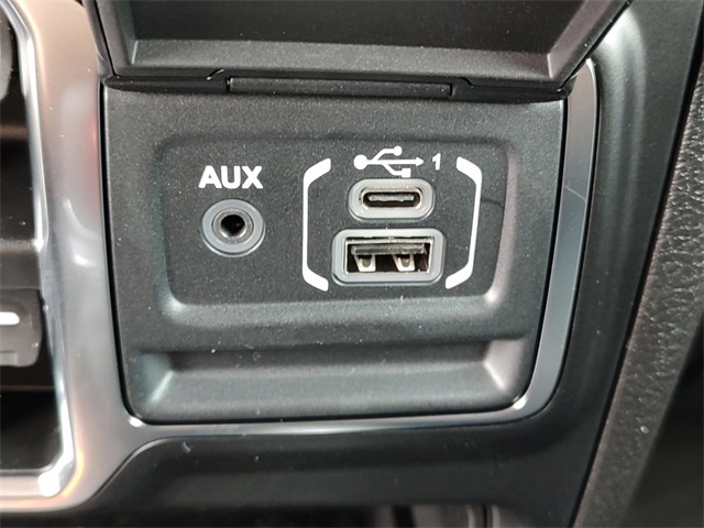 2024 Jeep Wrangler Sahara photo 17