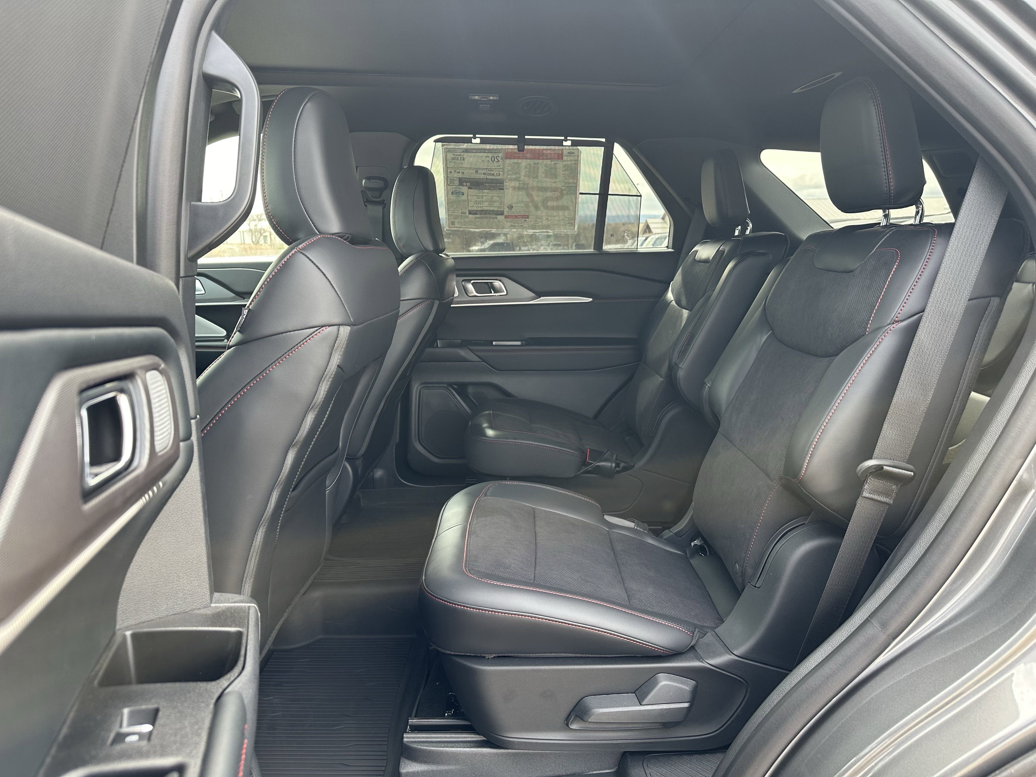 2025 Ford Explorer ST photo 2