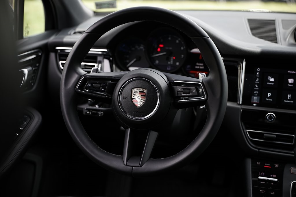 2025 Porsche Macan T photo 31