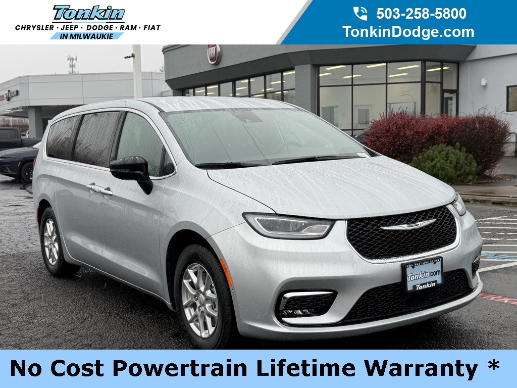 2026 Chrysler Pacifica Select's photo