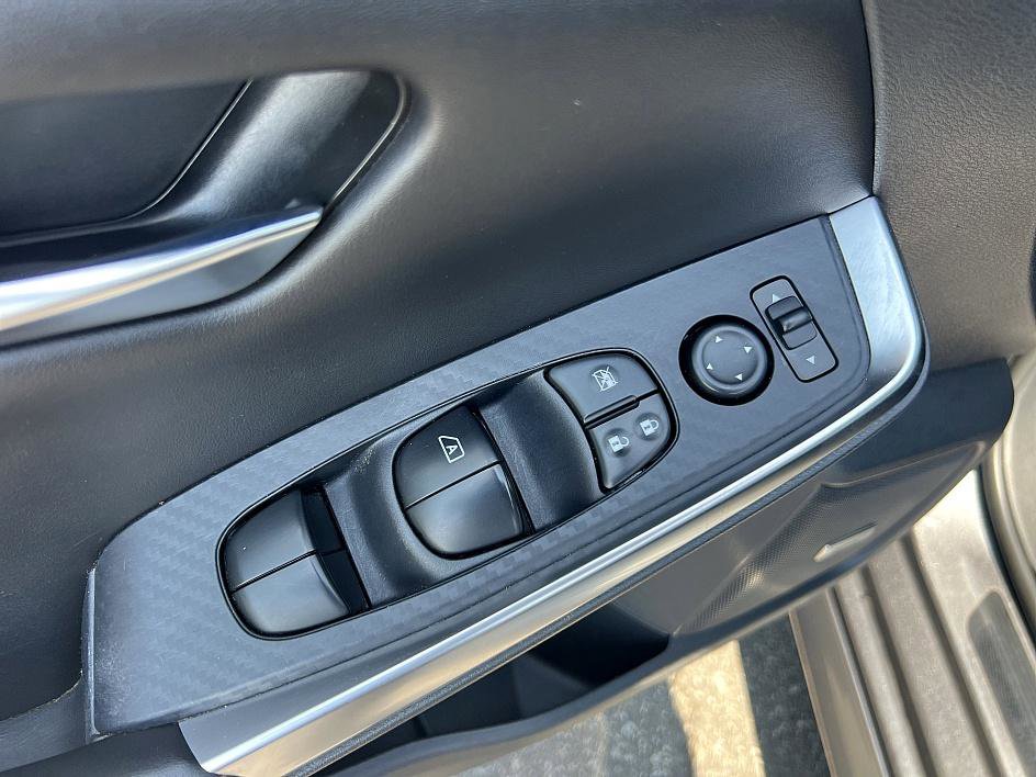 2020 Nissan Sentra SR photo 18