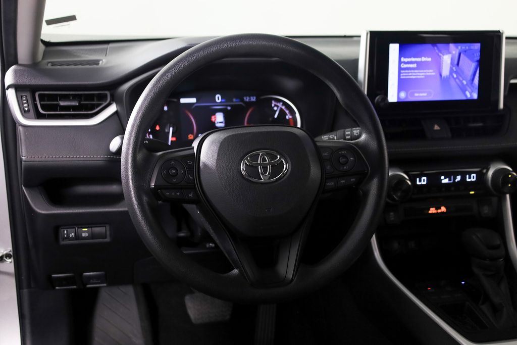 2024 Toyota RAV4 XLE photo 4