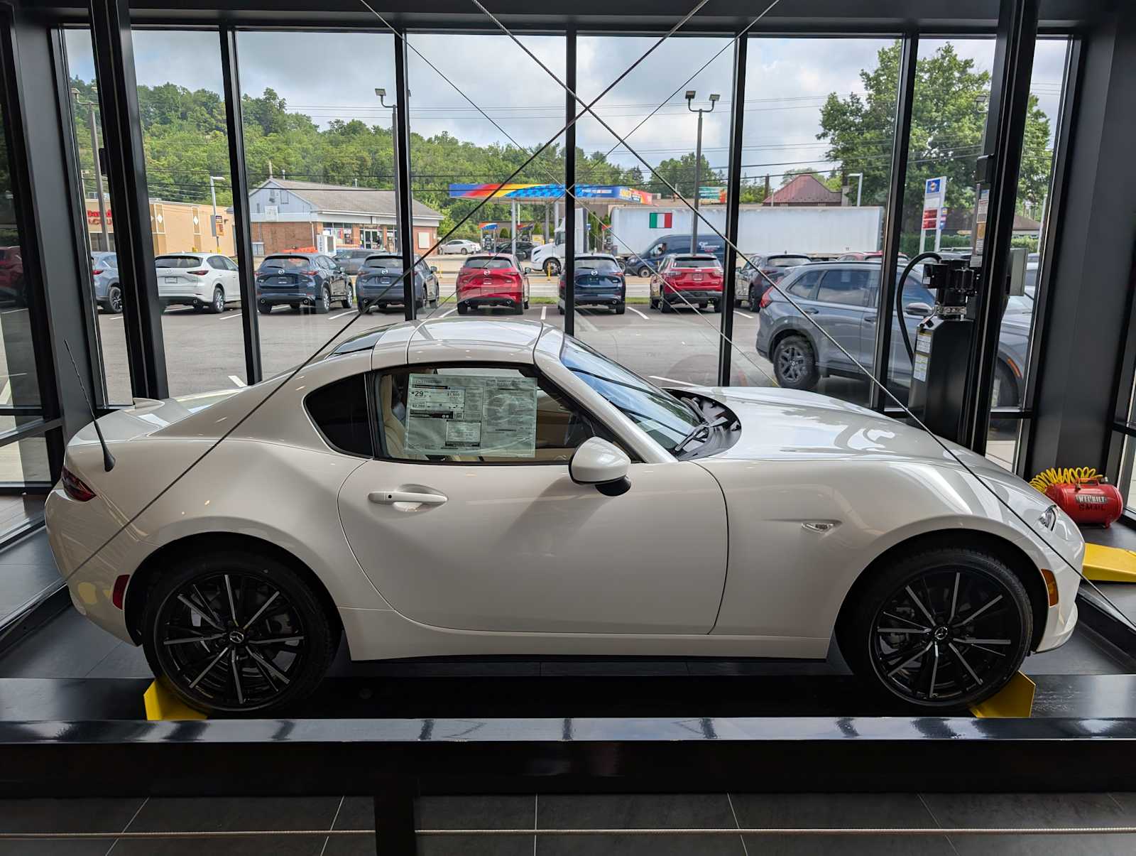 2025 Mazda MX-5 Miata Miata RF Grand Touring photo 4