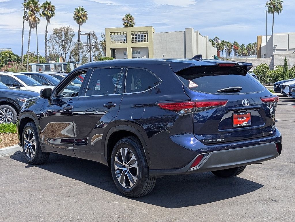 2022 Toyota Highlander XLE photo 5