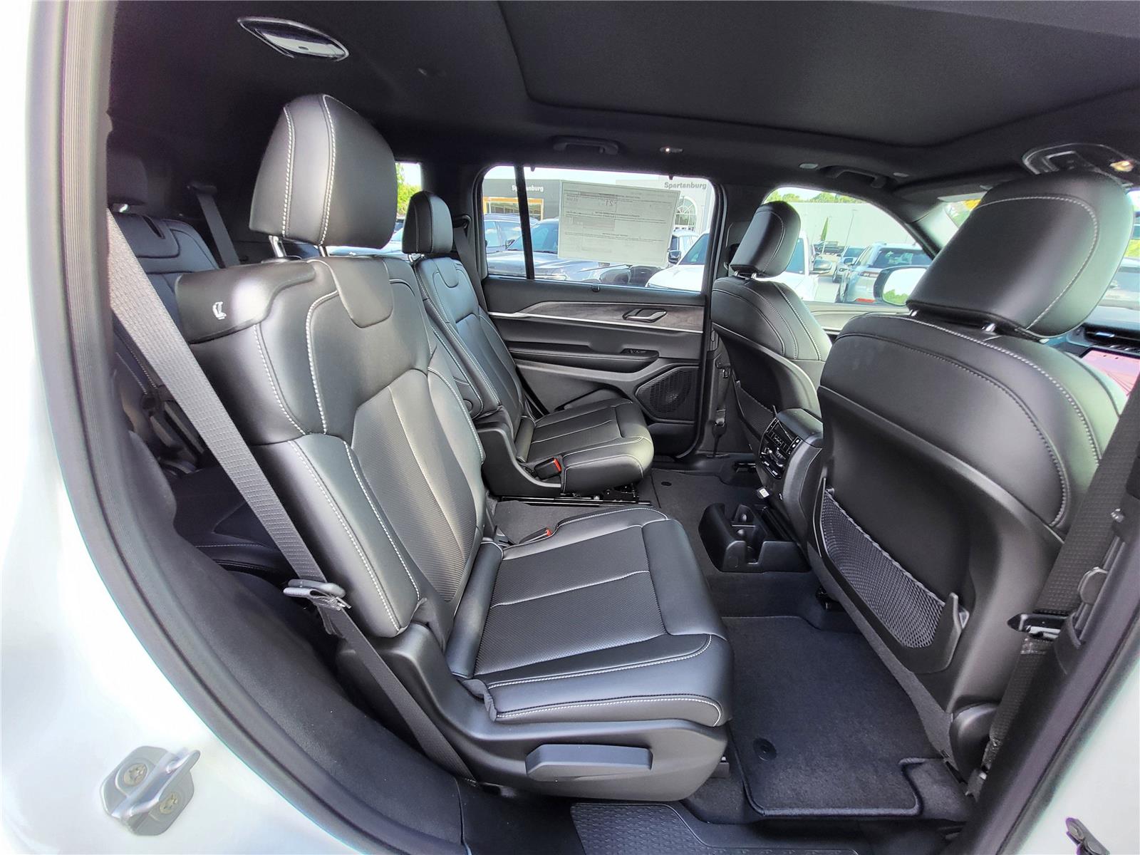 2025 Jeep Grand Cherokee Limited photo 4