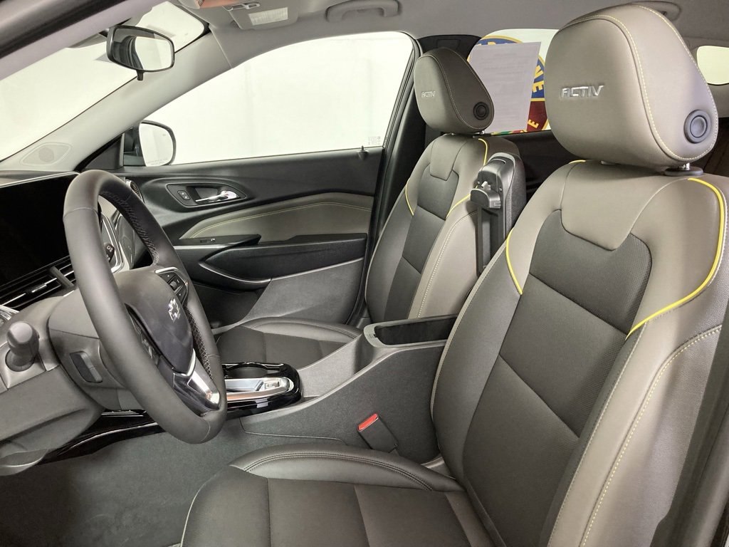 2025 Chevrolet Trax ACTIV photo 2