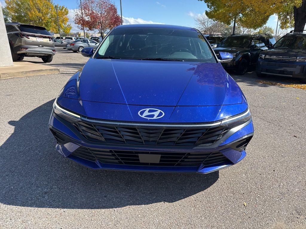 2024 Hyundai Elantra SEL Convenience photo 3