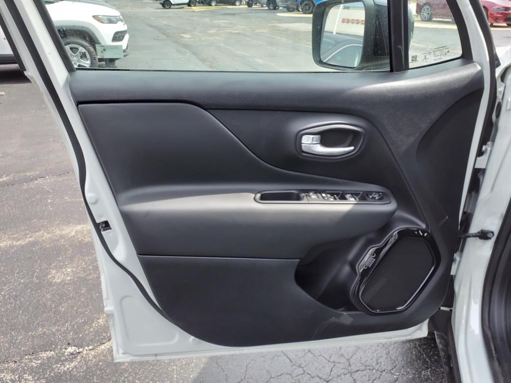 2023 Jeep Renegade Altitude photo 15