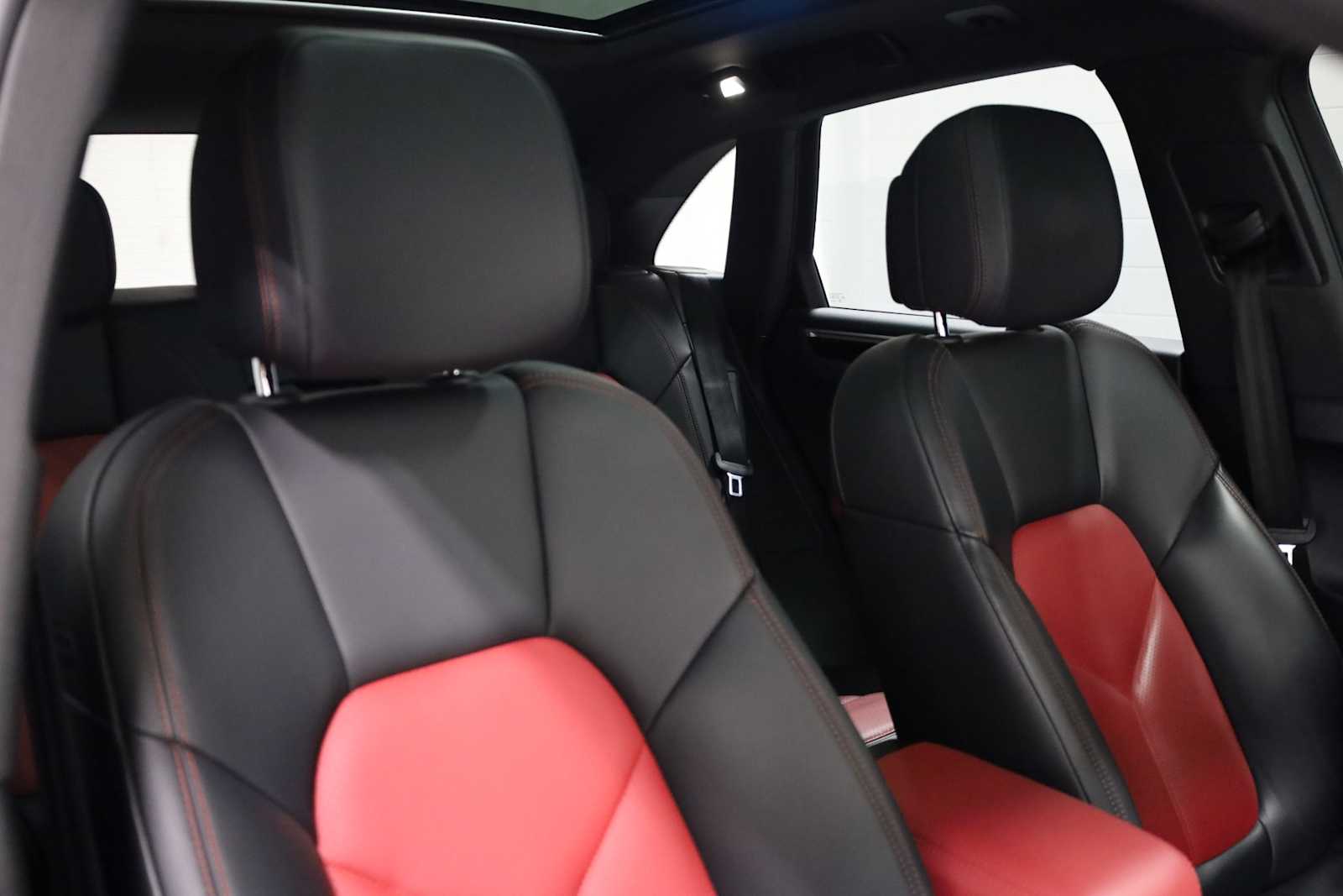 2021 Porsche Macan Base photo 22