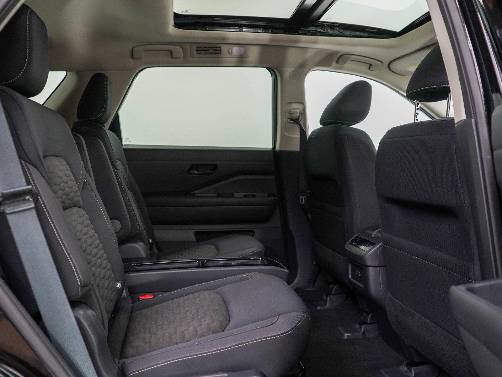 2023 Nissan Pathfinder SV photo 11