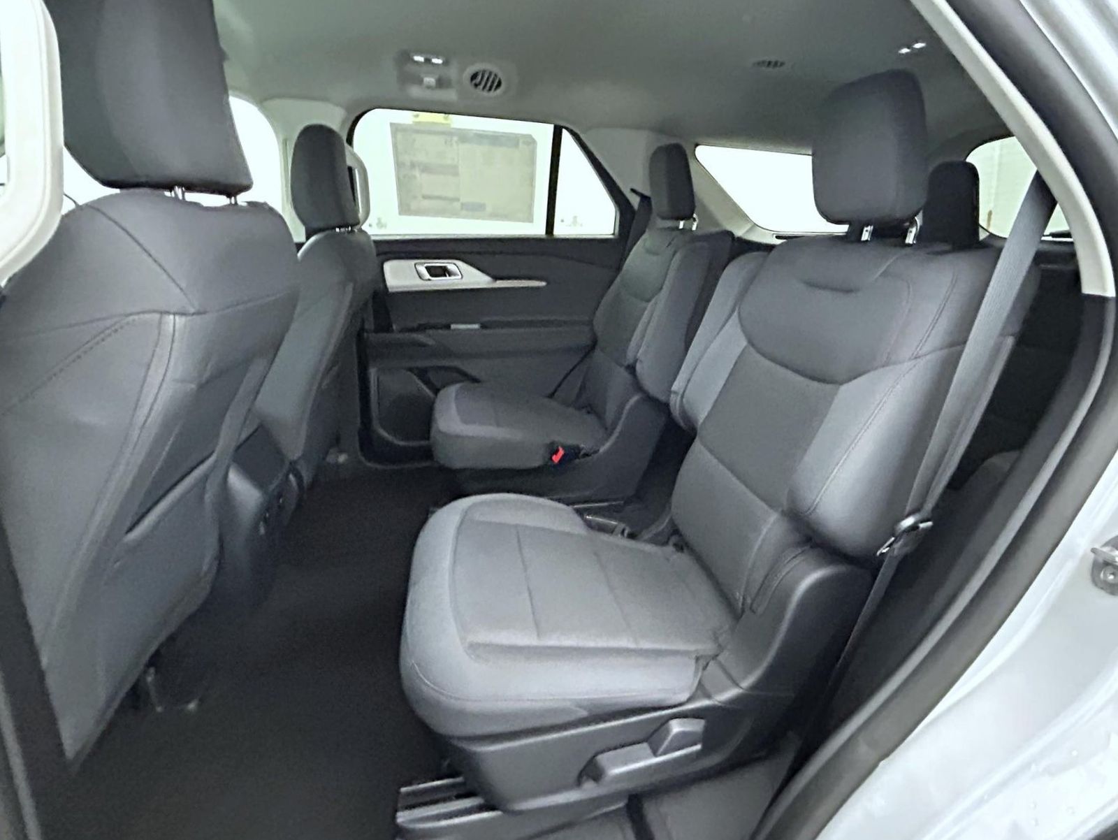 2025 Ford Explorer photo 21