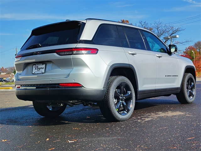 2025 Jeep Grand Cherokee Laredo Altitude photo 2