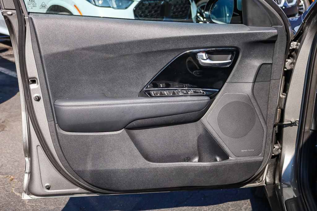 2022 Kia Niro Touring Special Edition photo 22