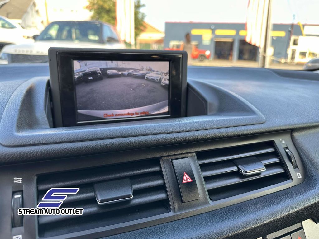 2013 Lexus CT 200h photo 29