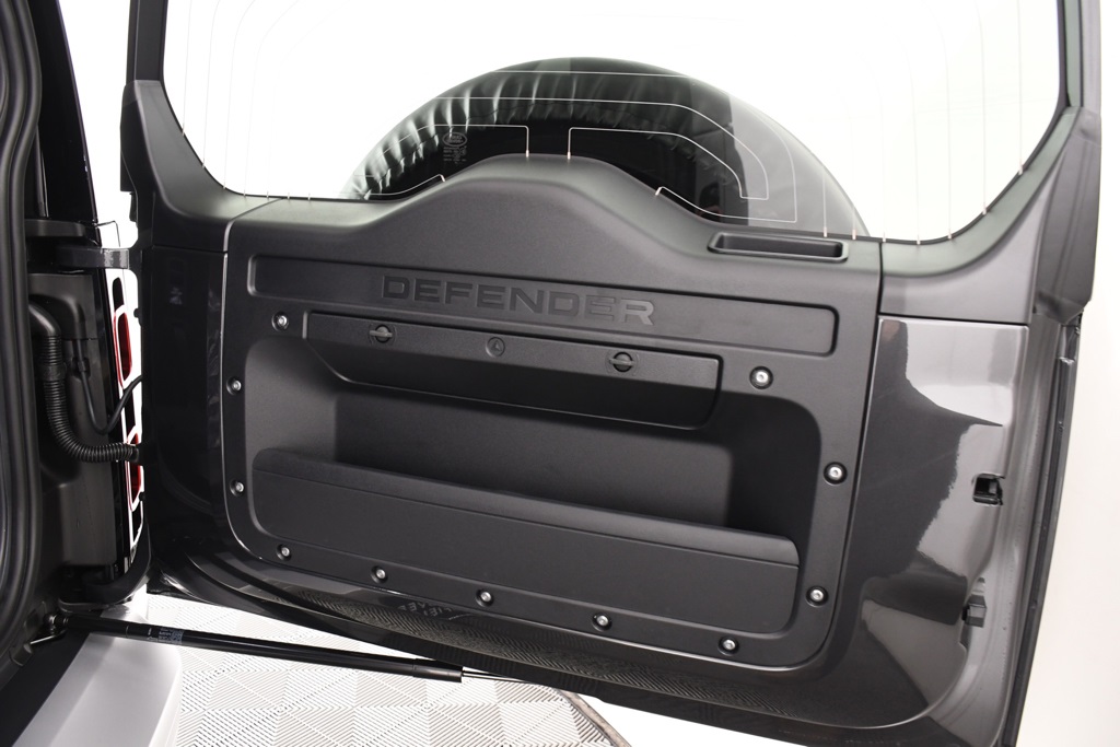 2025 Land Rover Defender 130 S photo 24
