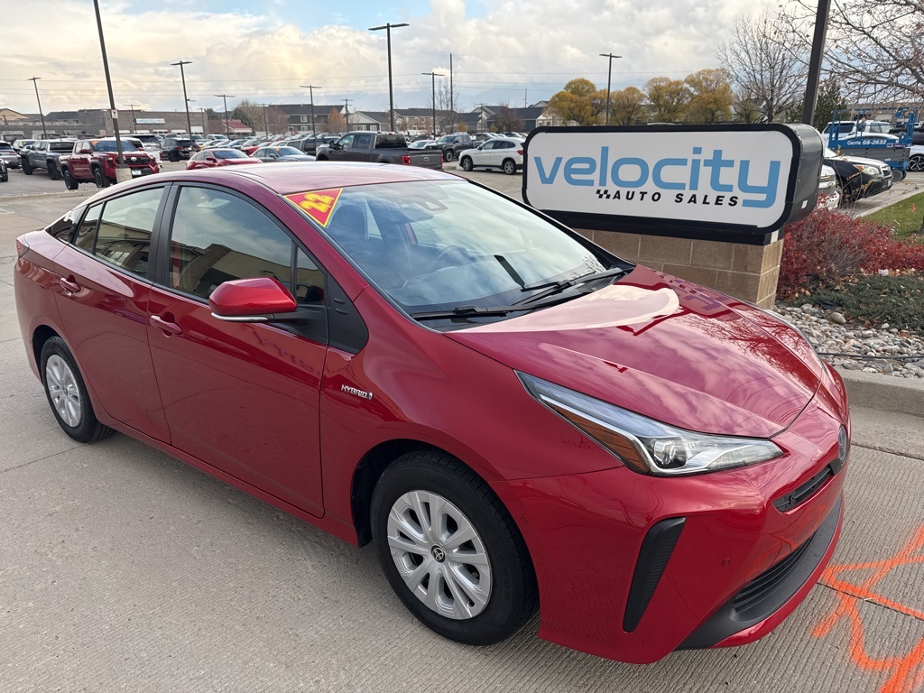 2022 Toyota Prius LE's photo