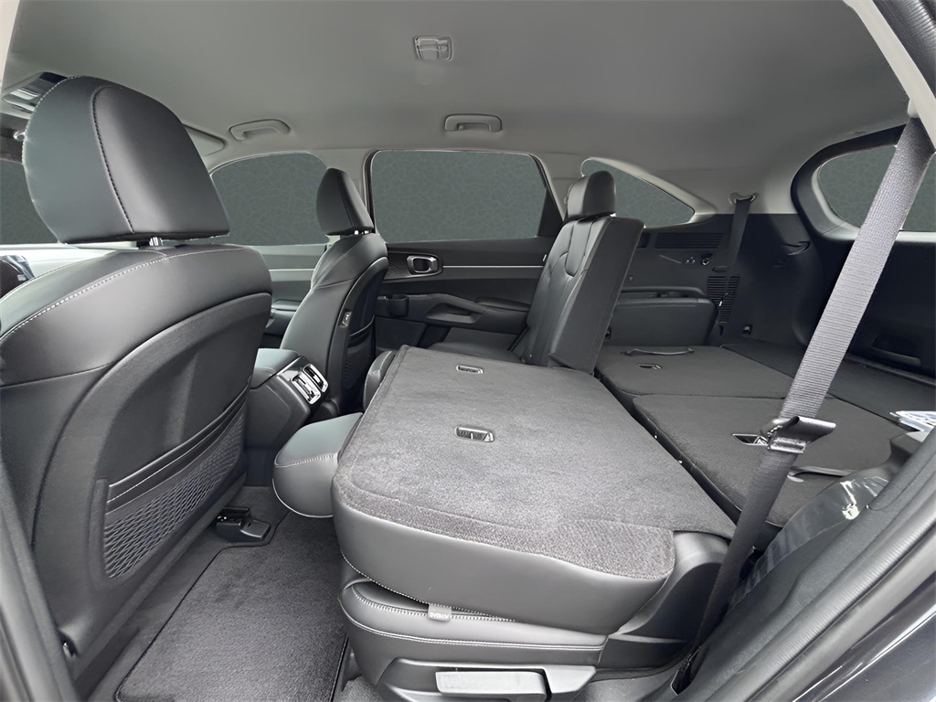2025 Kia Sorento S photo 16