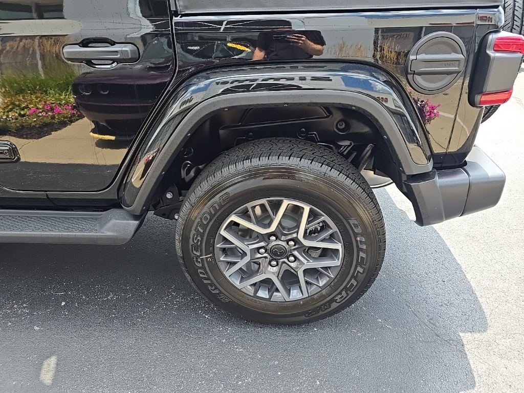 2025 Jeep Wrangler Sahara photo 12