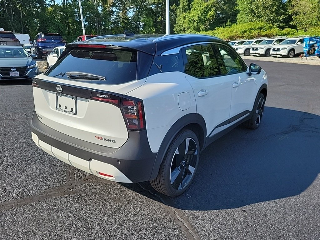 2026 Nissan Kicks SR photo 3