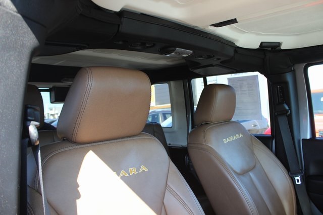 2015 Jeep Wrangler Unlimited Sahara photo 24