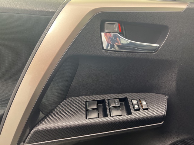 2015 Toyota RAV4 XLE photo 14