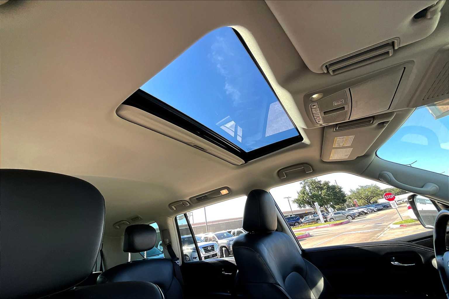 2022 Infiniti QX80 Luxe photo 12