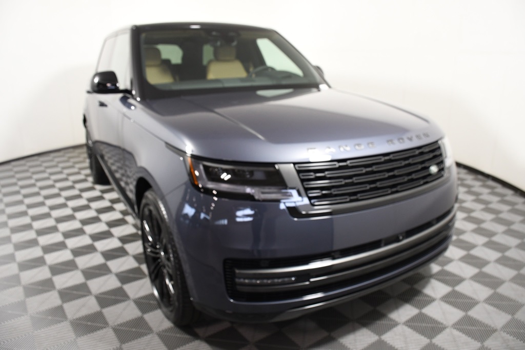 2025 Land Rover Range Rover SE photo 9