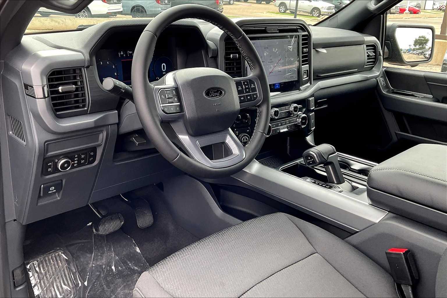 2025 Ford F-150 XLT photo 8