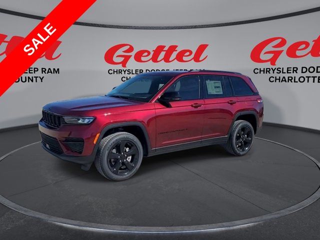 2025 Jeep Grand Cherokee Altitude photo 3