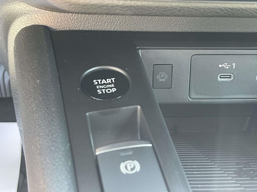 2026 Nissan Kicks SV photo 24