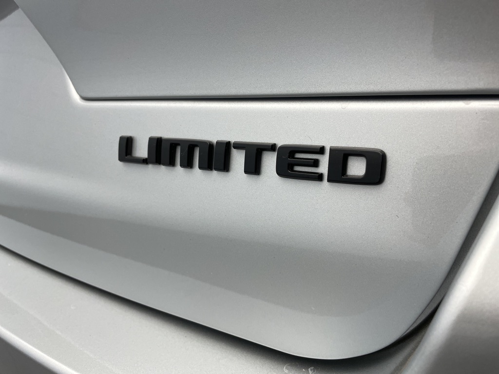 2025 Jeep Grand Cherokee Limited photo 4