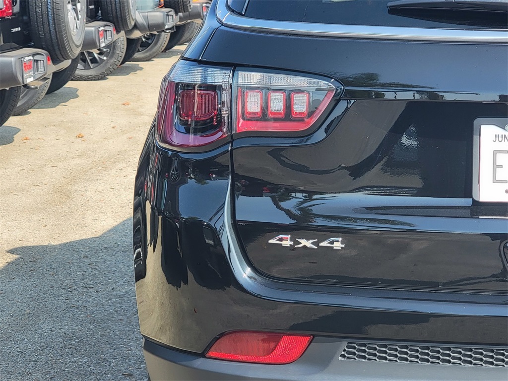 2025 Jeep Compass Latitude photo 5