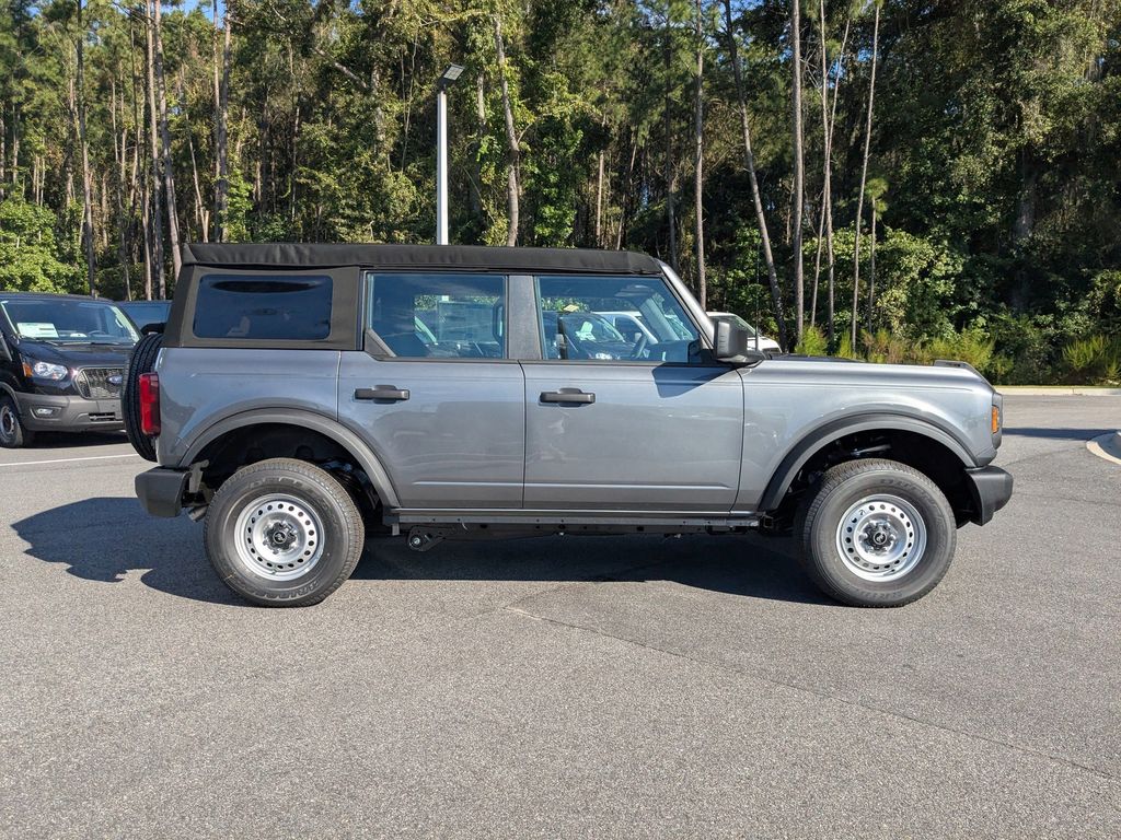 2025 Ford Bronco Base photo 3