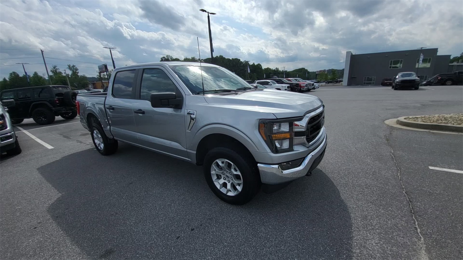2023 Ford F-150 XLT photo 4